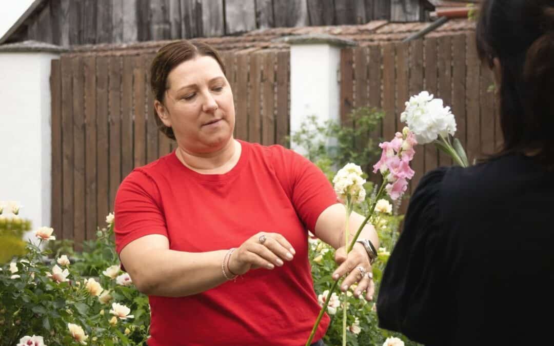 Kdo stojí za květinovou farmou Napučené